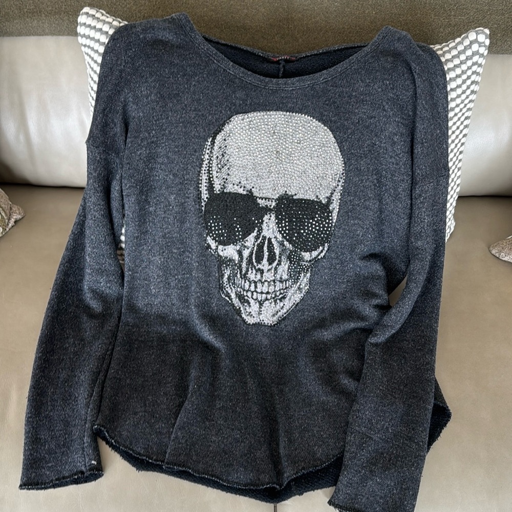 T Party skull sweatshirt & leggings outfit